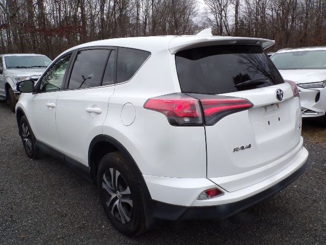 Toyota RAV4 LE AWD (Natl) 2018