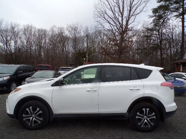 Toyota RAV4 LE AWD (Natl) 2018