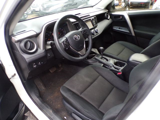 Toyota RAV4 LE AWD (Natl) 2018