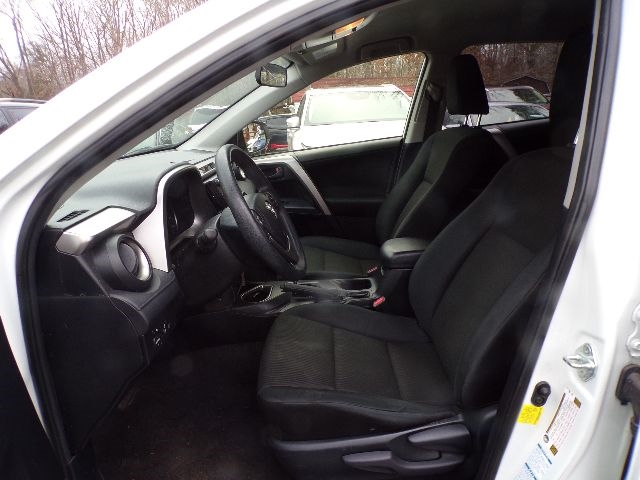 Toyota RAV4 LE AWD (Natl) 2018