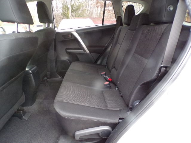 Toyota RAV4 LE AWD (Natl) 2018