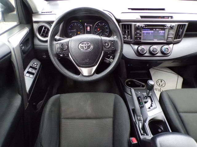 Toyota RAV4 LE AWD (Natl) 2018