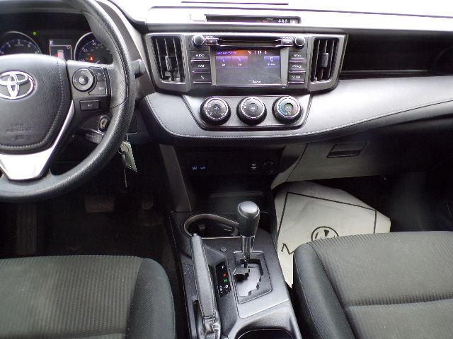 Toyota RAV4 LE AWD (Natl) 2018