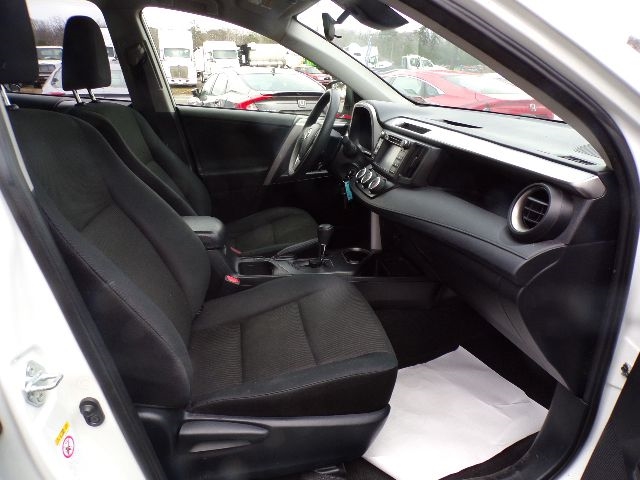 Toyota RAV4 LE AWD (Natl) 2018