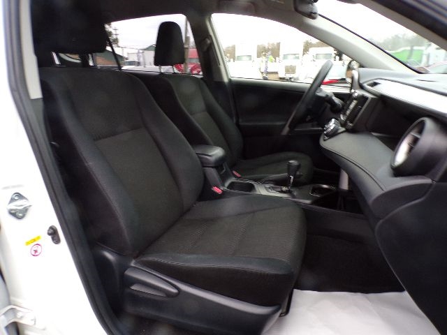 Toyota RAV4 LE AWD (Natl) 2018