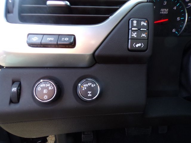 Chevrolet Suburban 4WD 4dr 1500 Premier 2017