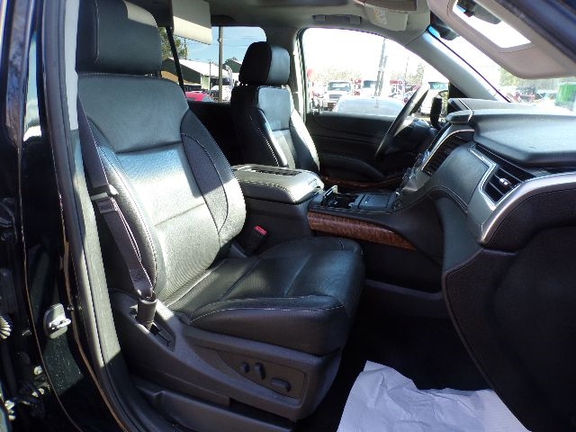 Chevrolet Suburban 4WD 4dr 1500 Premier 2017