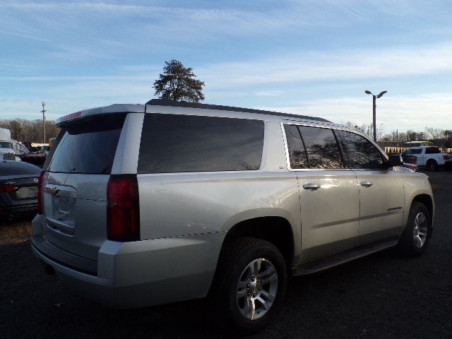 Chevrolet Suburban 4WD 4dr 1500 LT 2016