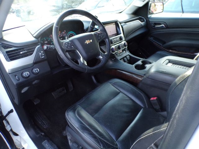 Chevrolet Suburban 4WD 4dr 1500 LT 2017