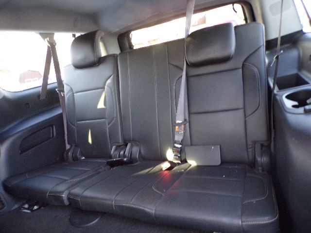 Chevrolet Suburban 4WD 4dr 1500 LT 2017