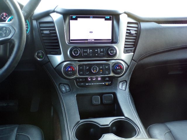 Chevrolet Suburban 4WD 4dr 1500 LT 2017