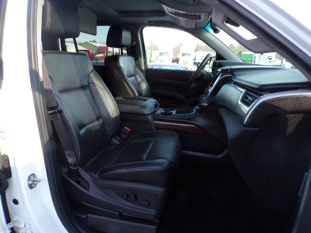 Chevrolet Suburban 4WD 4dr 1500 LT 2017