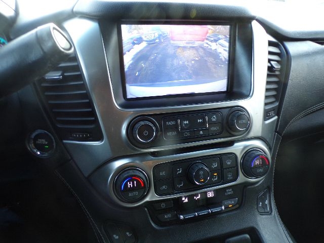 Chevrolet Suburban 4WD 4dr 1500 LT 2017