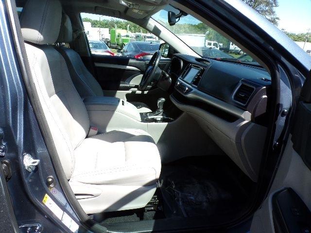 Toyota Highlander AWD 4dr V6 XLE (Natl) 2016