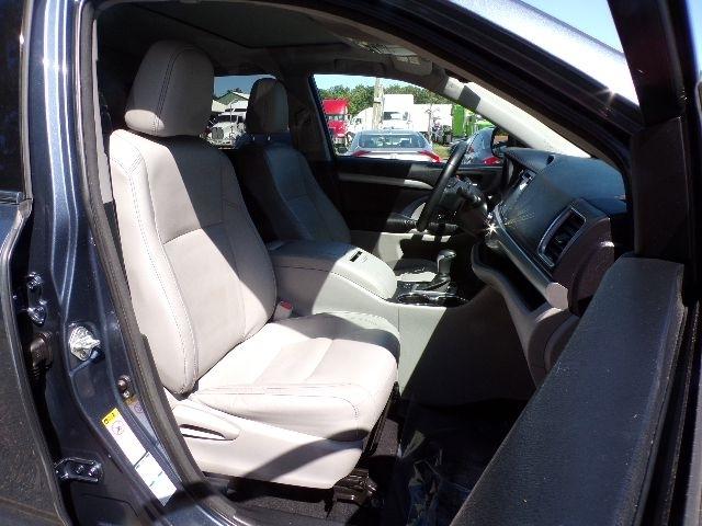 Toyota Highlander AWD 4dr V6 XLE (Natl) 2016
