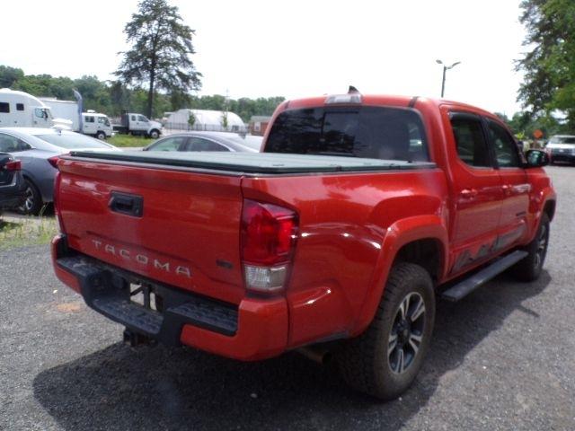 Toyota Tacoma TRD Off Road Double Cab 5' Bed V6 4x4 MT (Natl) 2017