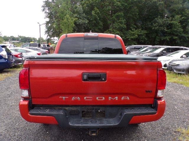 Toyota Tacoma TRD Off Road Double Cab 5' Bed V6 4x4 MT (Natl) 2017