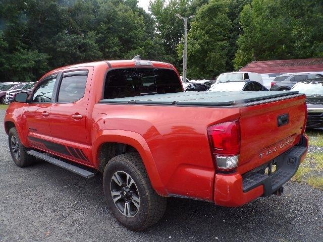 Toyota Tacoma TRD Off Road Double Cab 5' Bed V6 4x4 MT (Natl) 2017