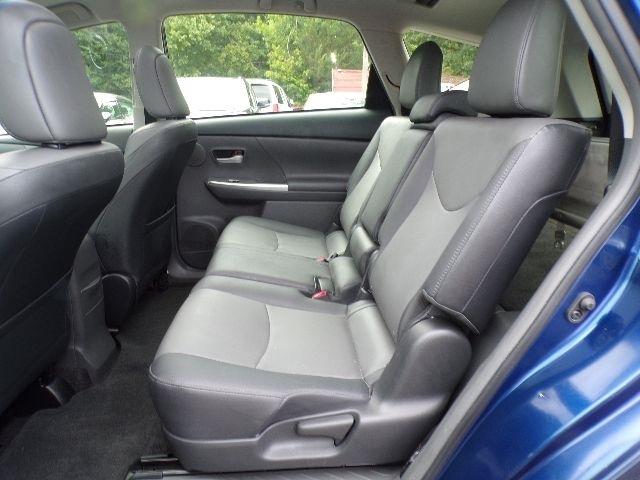 Toyota Prius V 5dr Wgn Three (Natl) 2014
