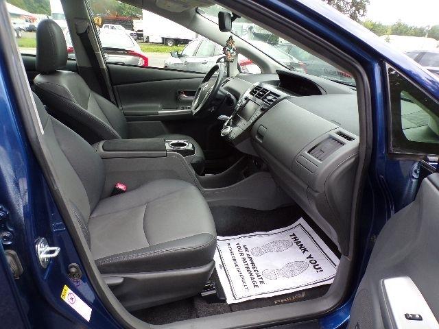 Toyota Prius V 5dr Wgn Three (Natl) 2014