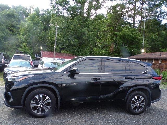 Toyota Highlander XLE AWD (Natl) 2021