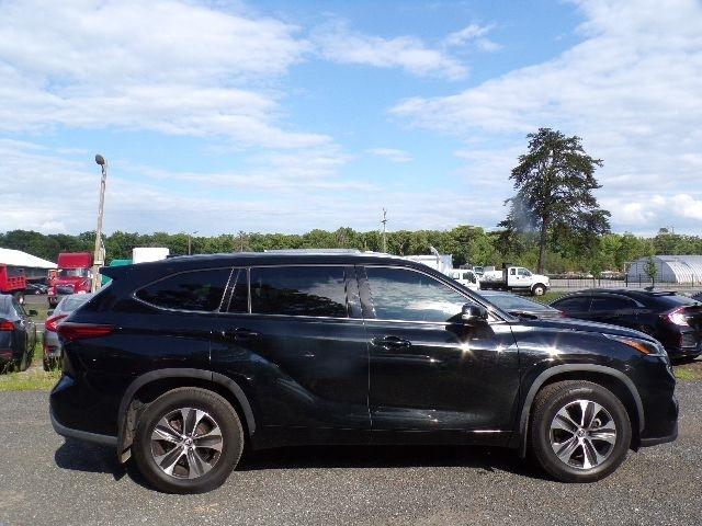 Toyota Highlander XLE AWD (Natl) 2021