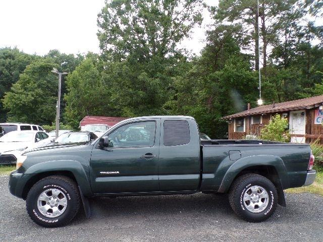 Toyota Tacoma 4WD Access I4 MT (Natl) 2009