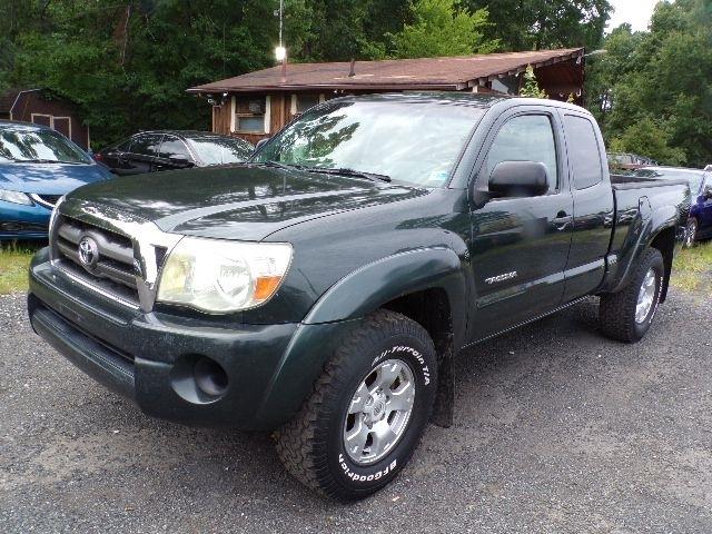 Toyota Tacoma 4WD Access I4 MT (Natl) 2009