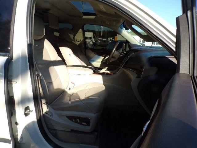 Cadillac Escalade ESV 4WD 4dr Luxury 2015