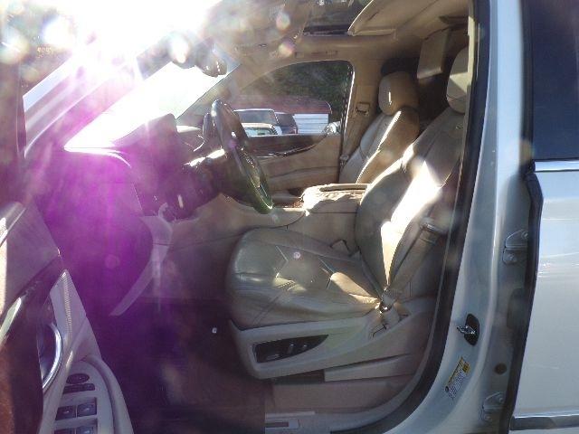 Cadillac Escalade ESV 4WD 4dr Luxury 2015