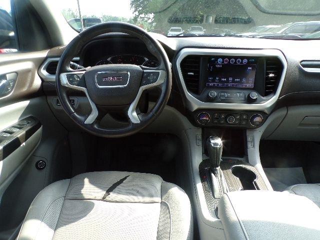 GMC Acadia FWD 4dr SLT w/SLT-1 2017
