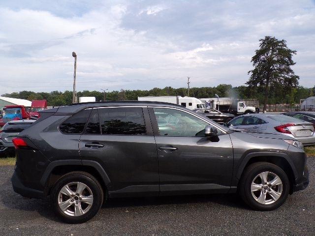 Toyota RAV4 XLE AWD (Natl) 2021
