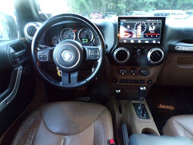 Jeep Wrangler Unlimited 4WD 4dr Sahara 2014