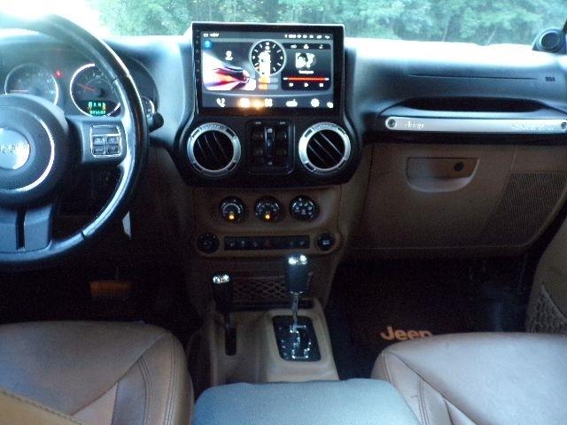 Jeep Wrangler Unlimited 4WD 4dr Sahara 2014