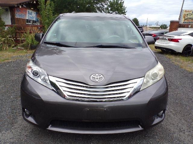 Toyota Sienna 5dr 7-Pass Van V6 XLE AWD (Natl) 2011
