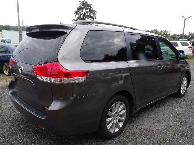 Toyota Sienna 5dr 7-Pass Van V6 XLE AWD (Natl) 2011