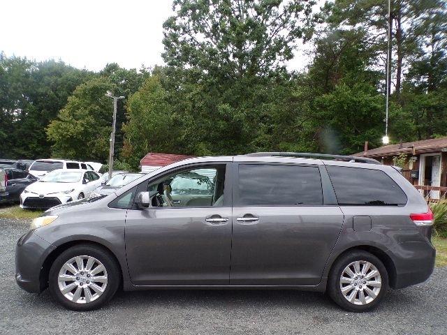 Toyota Sienna 5dr 7-Pass Van V6 XLE AWD (Natl) 2011