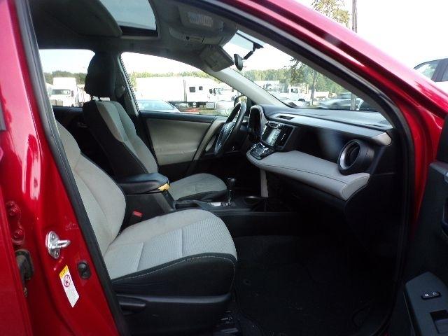 Toyota RAV4 FWD 4dr XLE (Natl) 2016