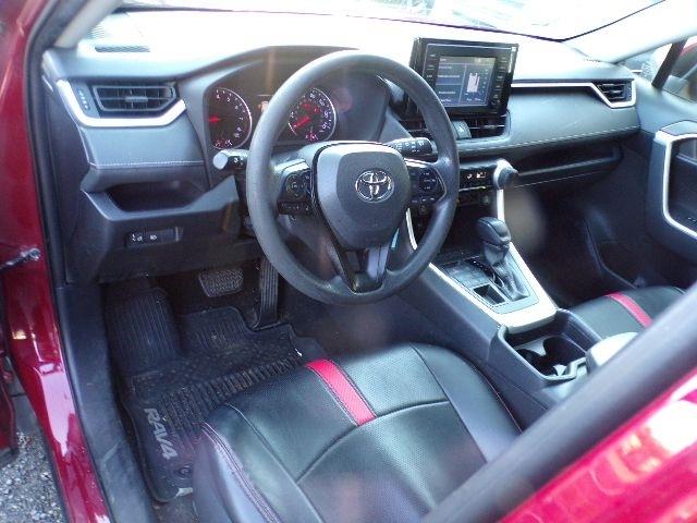 Toyota RAV4 LE AWD (Natl) 2019