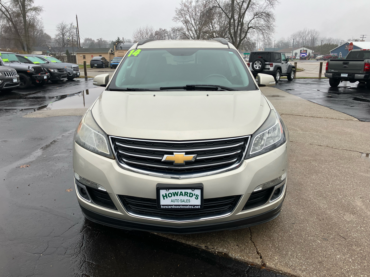 2014 Chevrolet Traverse 1LT photo 2
