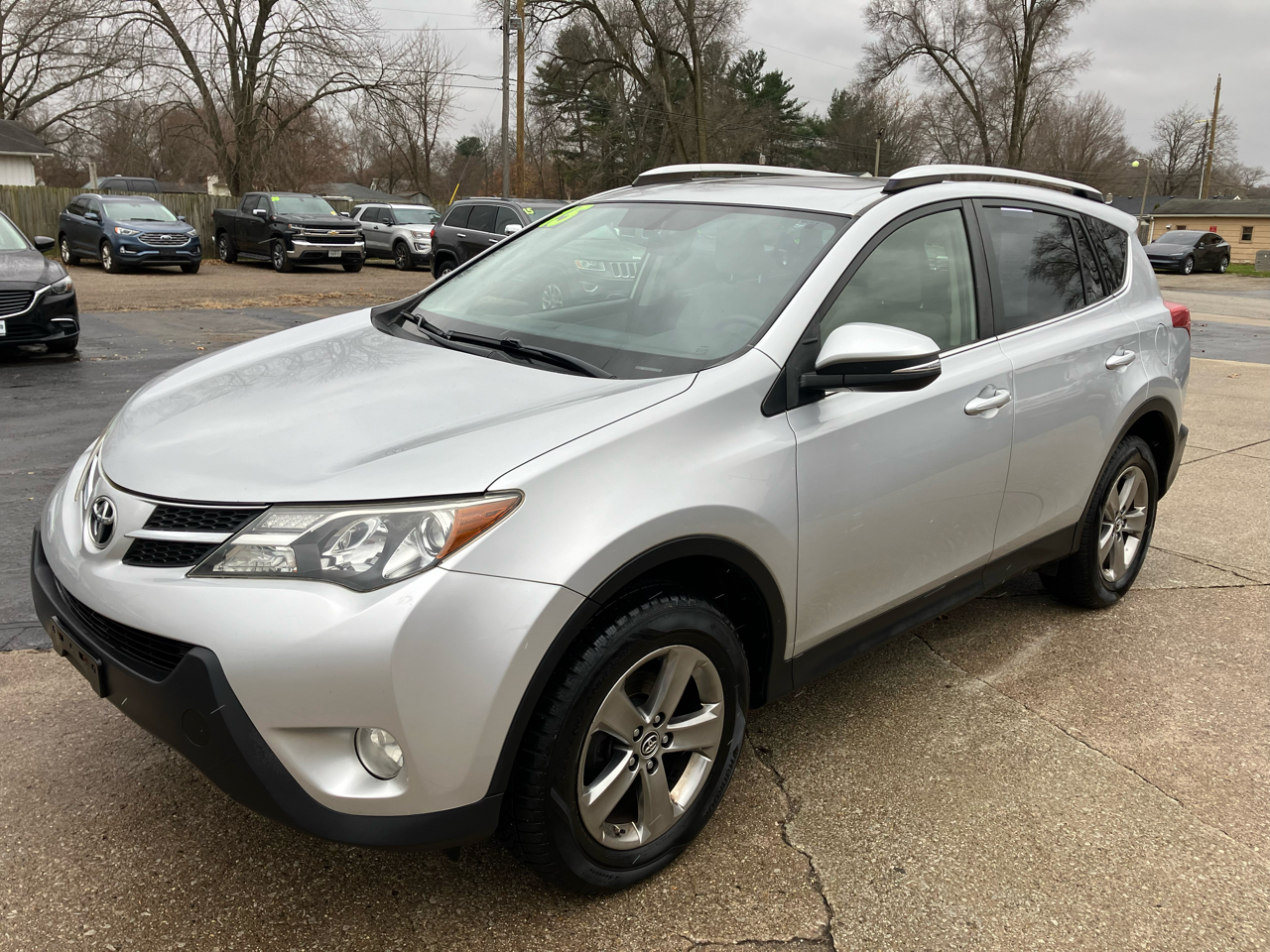 2015 Toyota RAV4 XLE photo 3