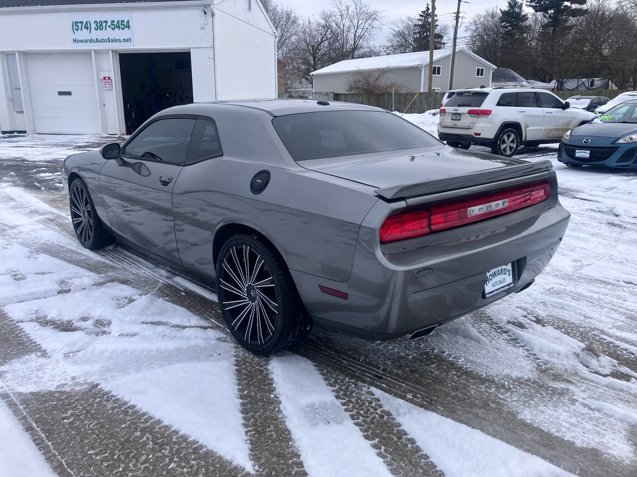 Dodge Challenger SE 2011