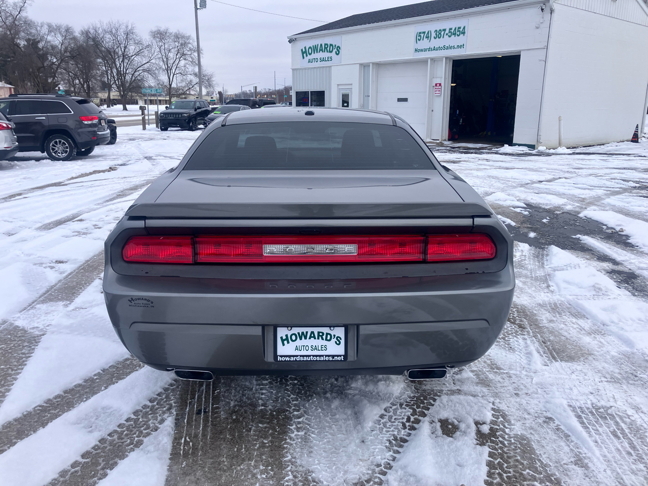 Dodge Challenger SE 2011
