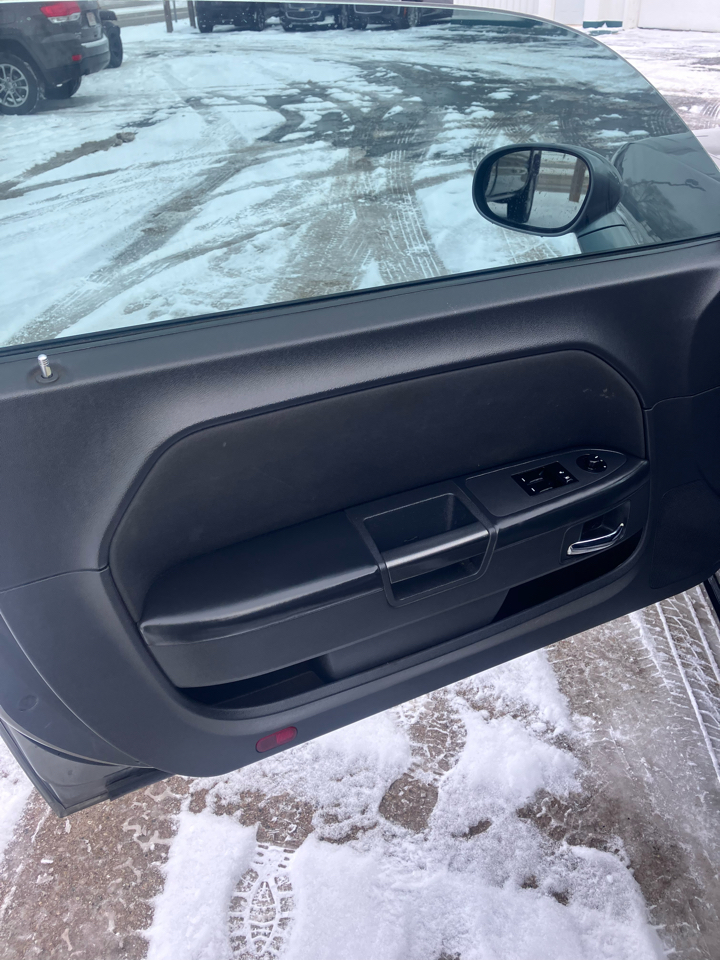 Dodge Challenger SE 2011