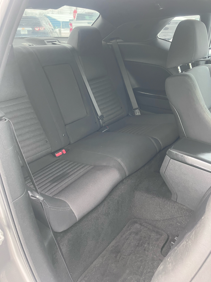 Dodge Challenger SE 2011