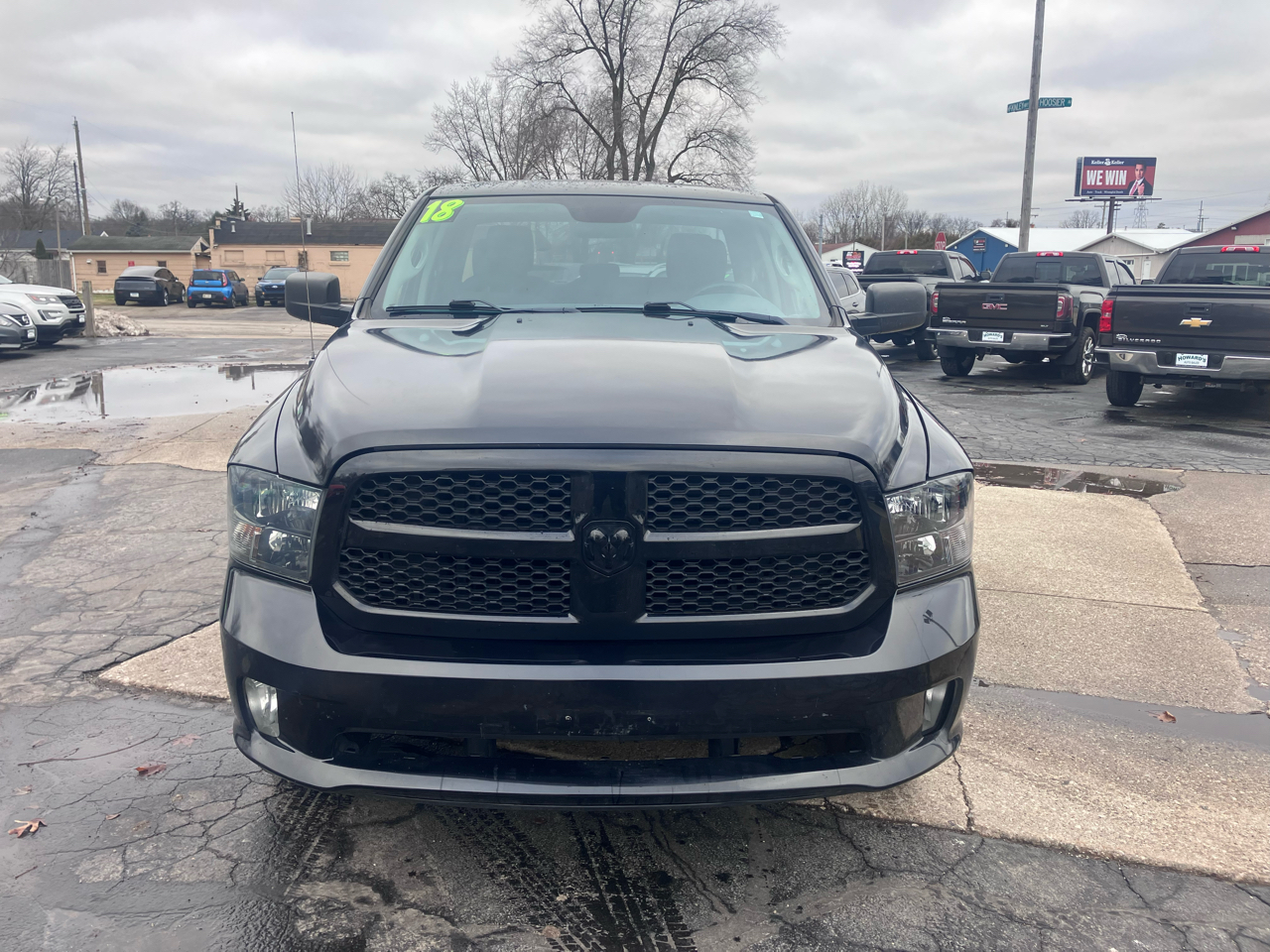 RAM 1500 4WD Crew Cab 140.5" Express 2018