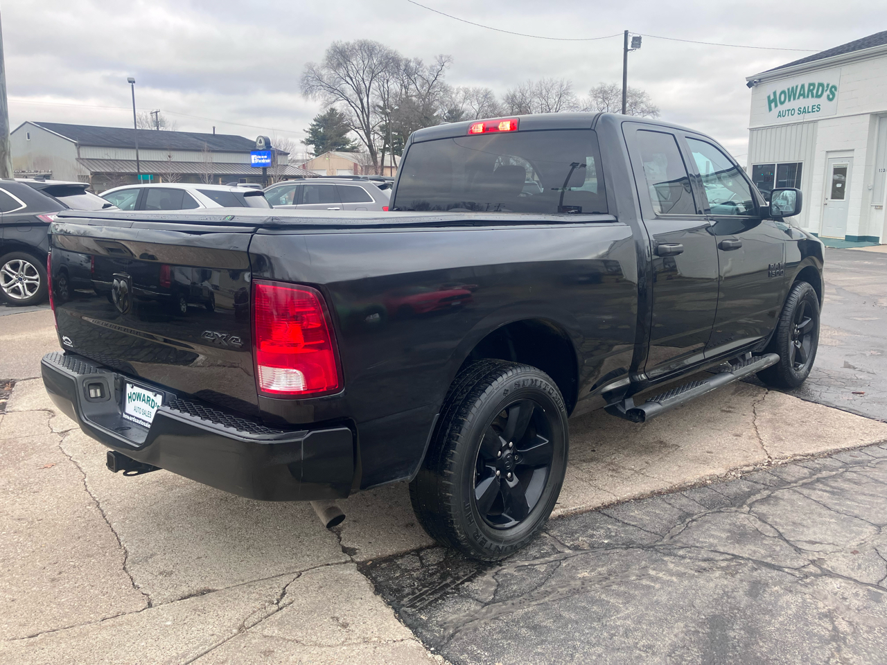 RAM 1500 4WD Crew Cab 140.5" Express 2018