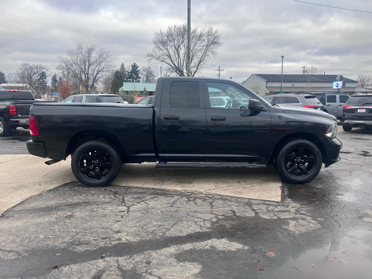 RAM 1500 4WD Crew Cab 140.5" Express 2018