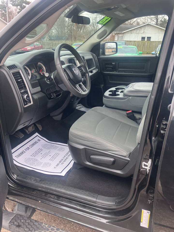 RAM 1500 4WD Crew Cab 140.5" Express 2018