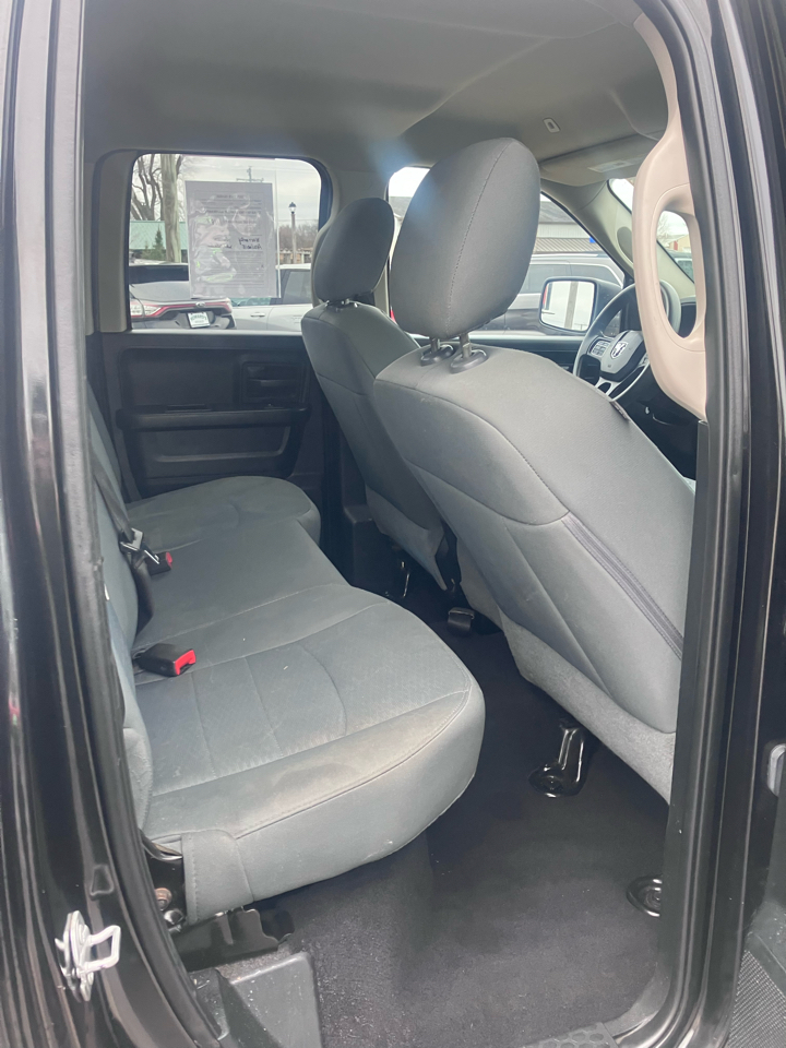 RAM 1500 4WD Crew Cab 140.5" Express 2018